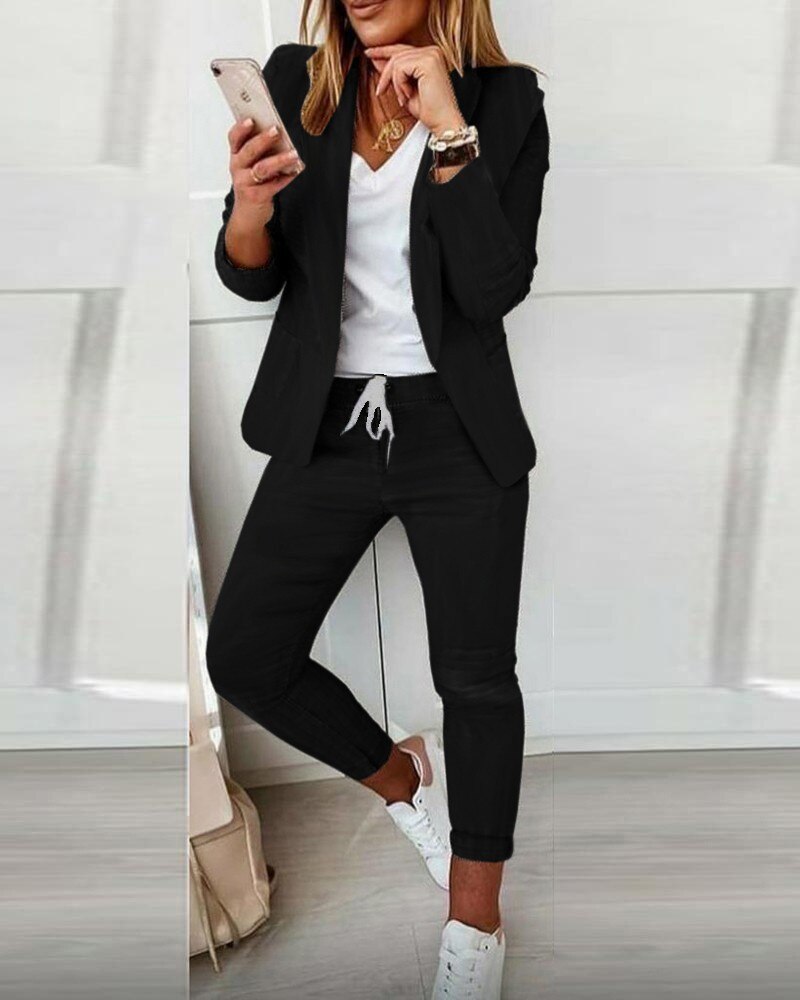 Elegant blazer ensemble for women